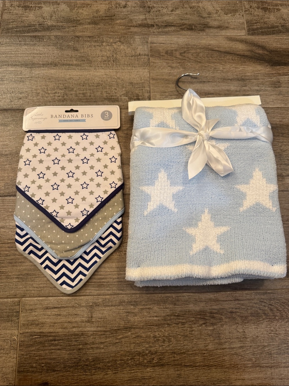 Star Knit Baby Blanket with 3-Piece Bandana Bib Set - Light Blue